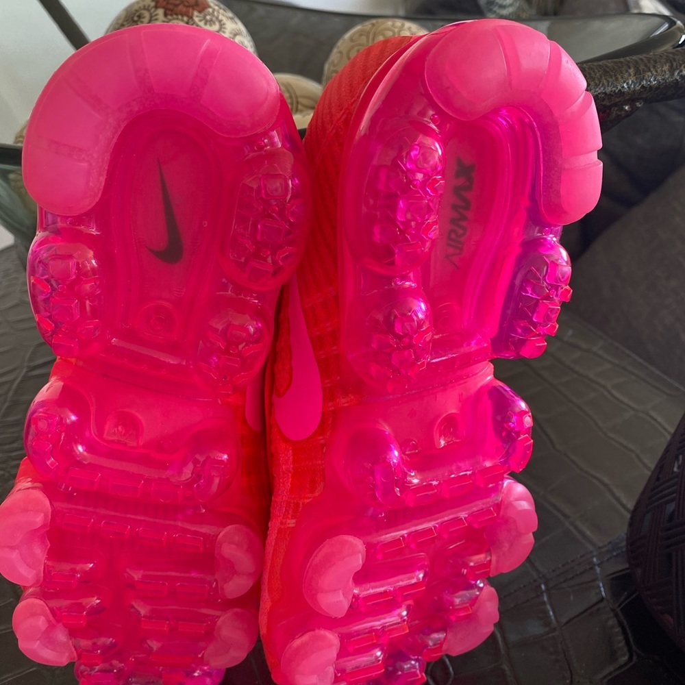 NEW Woman’s 7.5 Nike Air VaporMax Flyknit Hyper Punch / Punk Blast # 849557 - Picture 8 of 16